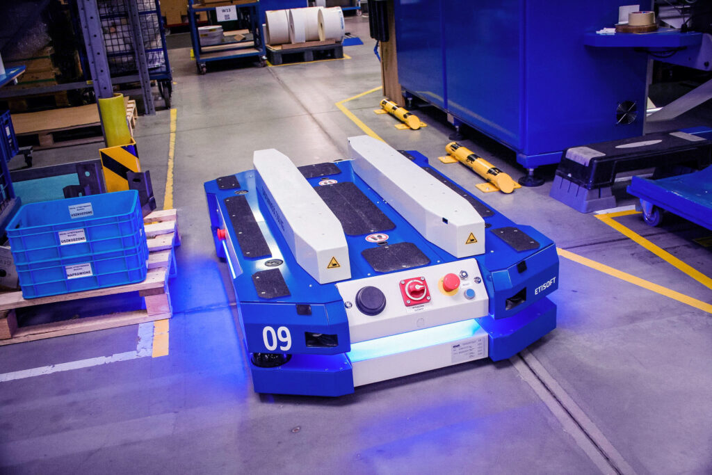 Rozwiązanie dla integratora automatyki przemysłowej: robot mobilny AGV na produkcji