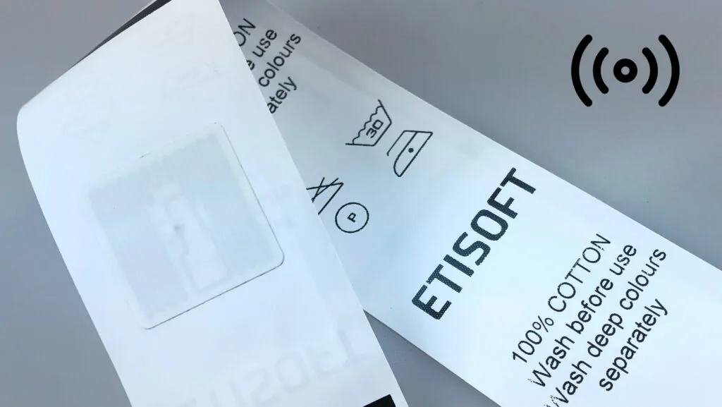 RFID i textil industrien og i bilindustrien. Billedet viser en RFID etiket fra Etisoft. 