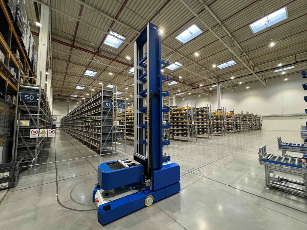 magazyn z robotami mobilnymi AGV