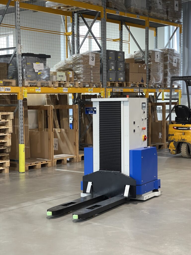 robot mobilny IntraBot Fork