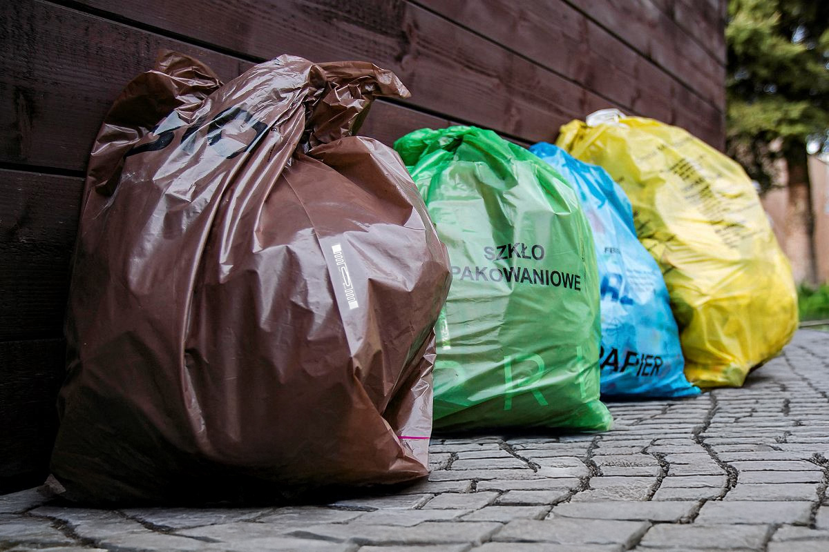 RFID labels on waste bags